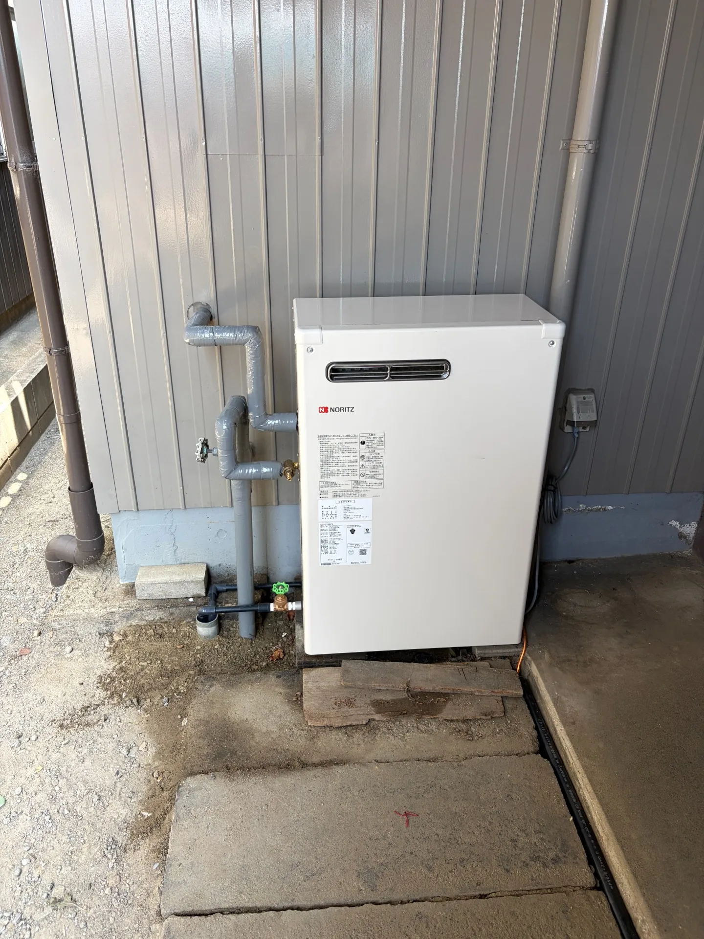 【施工事例】西尾市でノーリツ石油給湯器をスピーディー交換！他社で待たされていたお客様のお困りごとを即解決