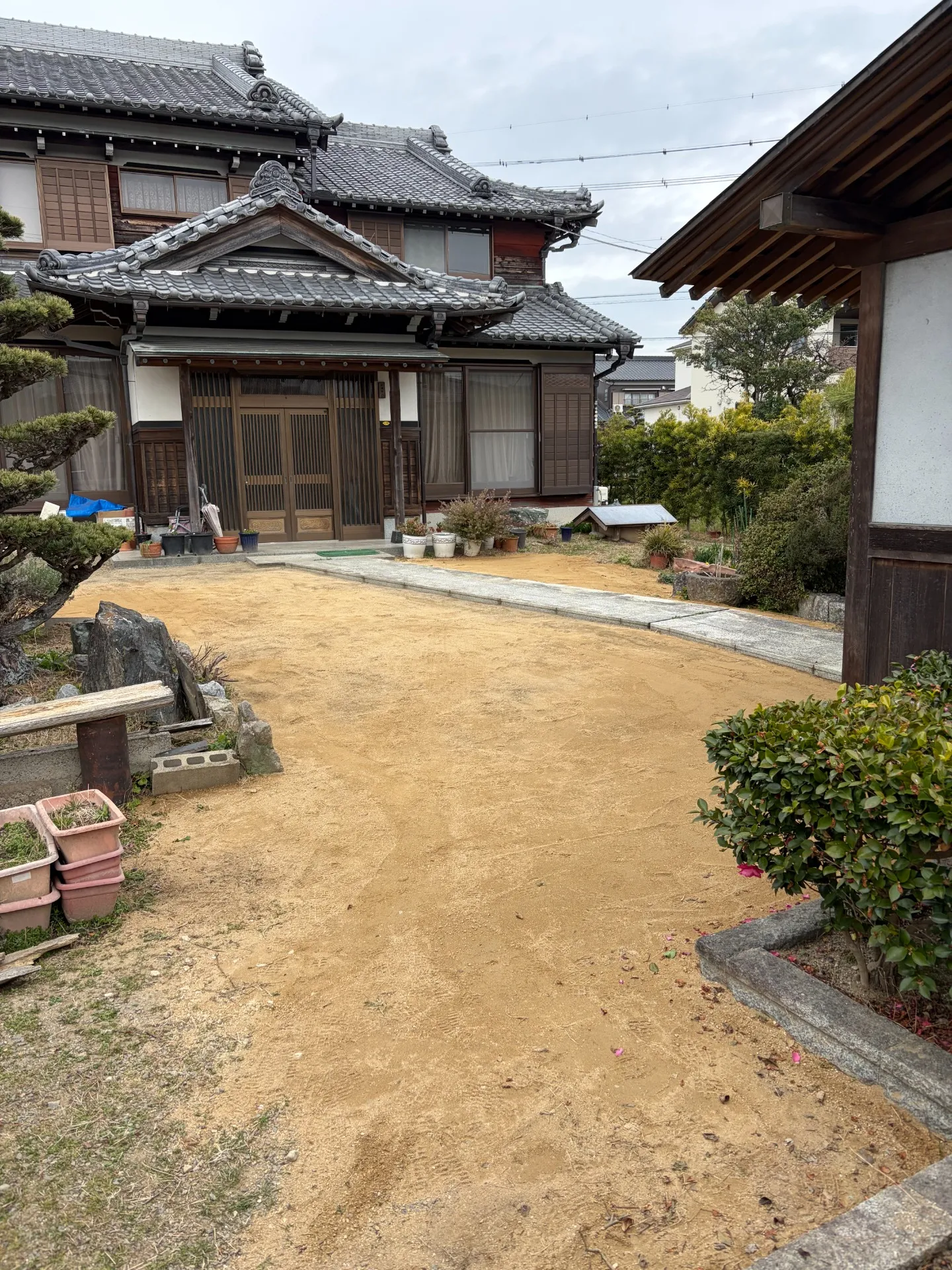 西尾市・外構　防草シート・砂利敷き込み