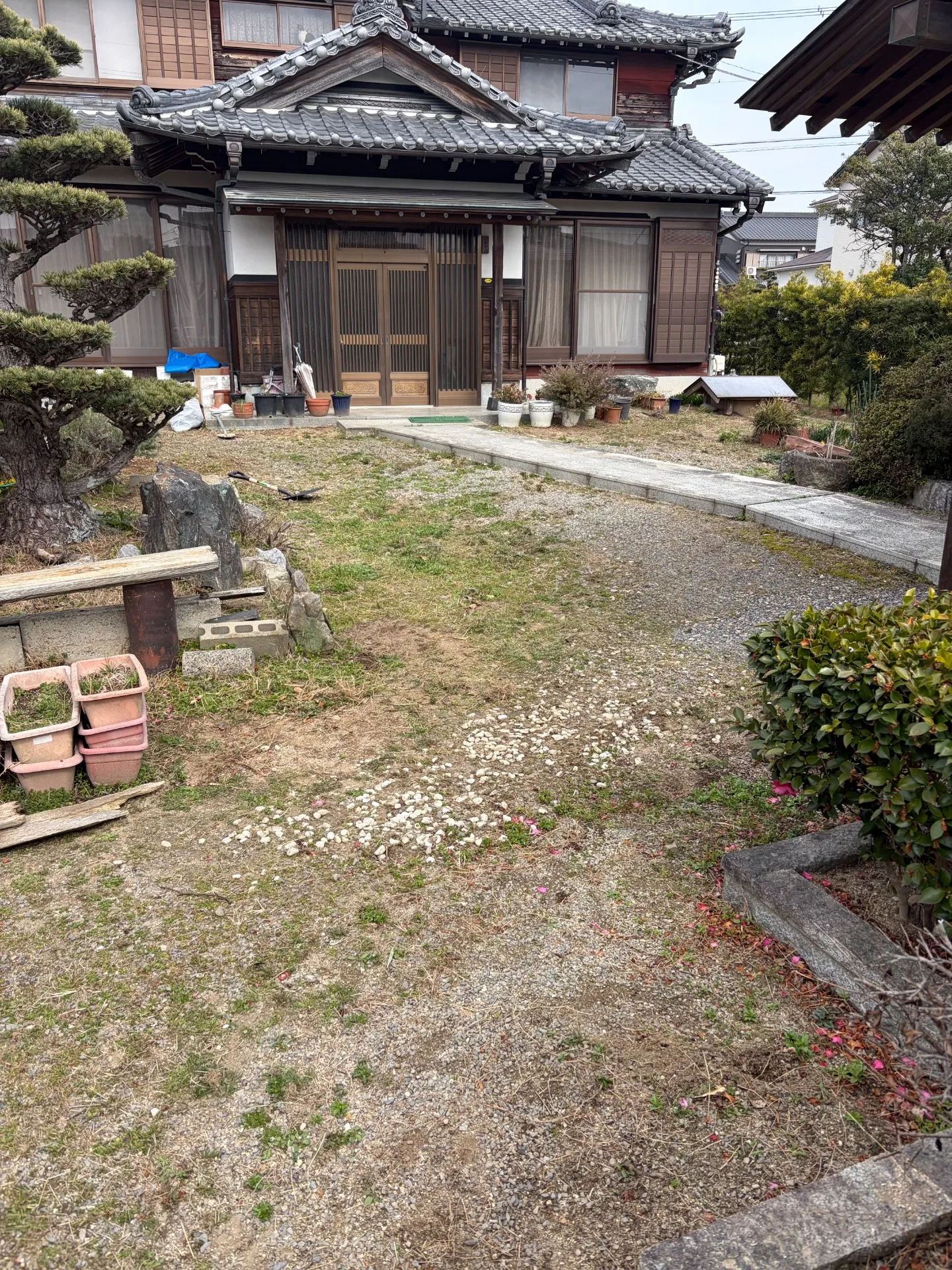 西尾市・外構　防草シート・砂利敷き込み